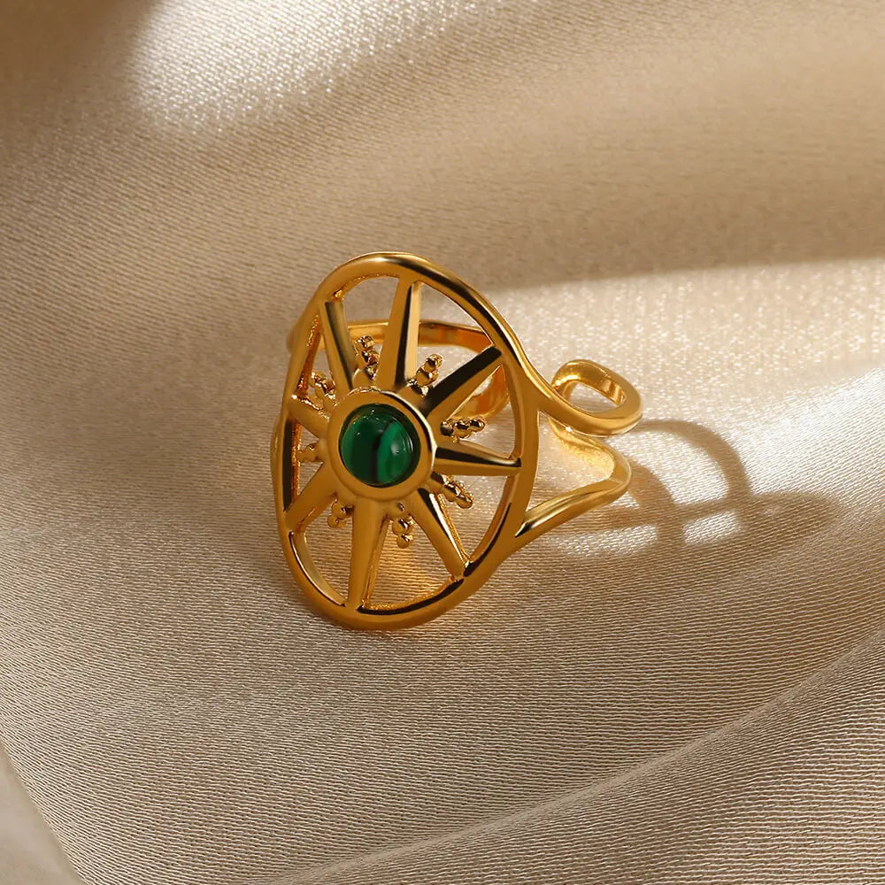 Malaki – Anello in Acciaio Dorato con Pietra Verde Vintage