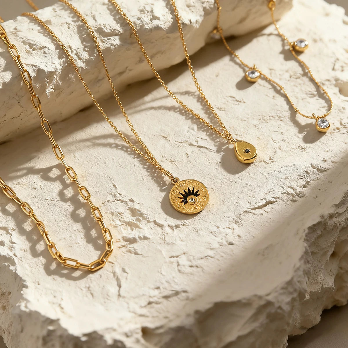 AURELIA - Set 4 Collane Vintage in Acciaio Dorato con Zirconi