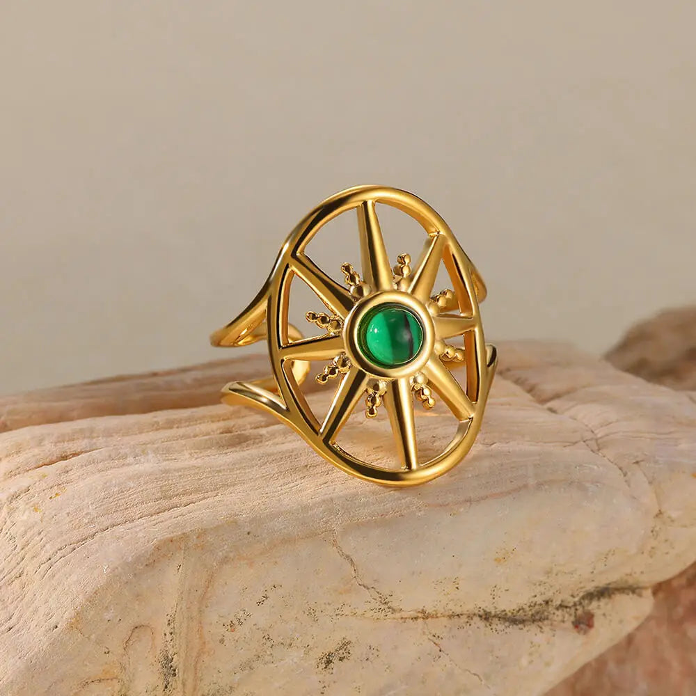 Malaki – Anello in Acciaio Dorato con Pietra Verde Vintage