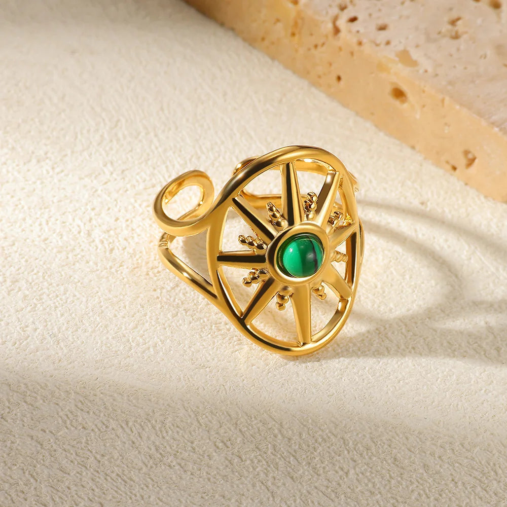 Malaki – Anello in Acciaio Dorato con Pietra Verde Vintage