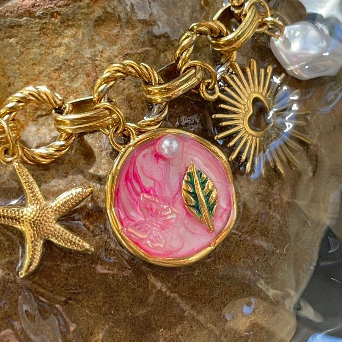 Jolìe – Bracciale in acciaio anallergico placcato oro 18K con charm