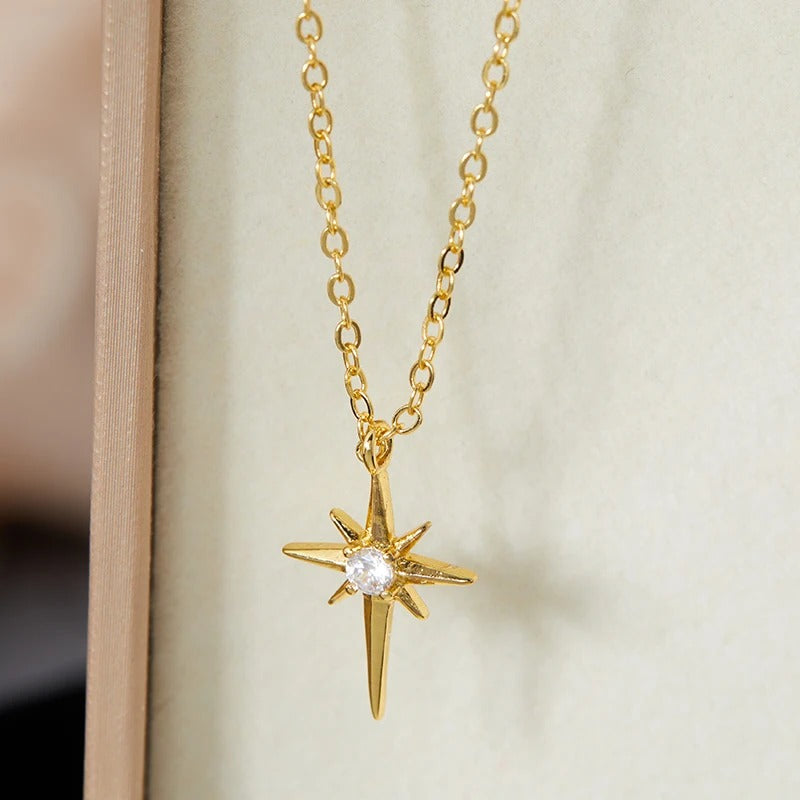 ASTREA – Collana in Acciaio Anallergico placcato oro 18K con  stella a 8 punte e zircone centrale